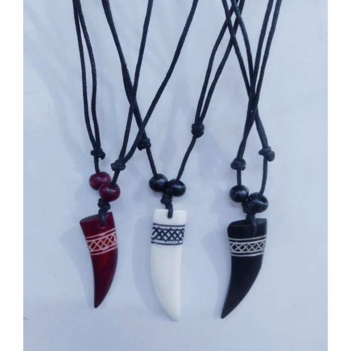 kalung tali kulit/kalung tali liontin taring tulang gepeng prbuah