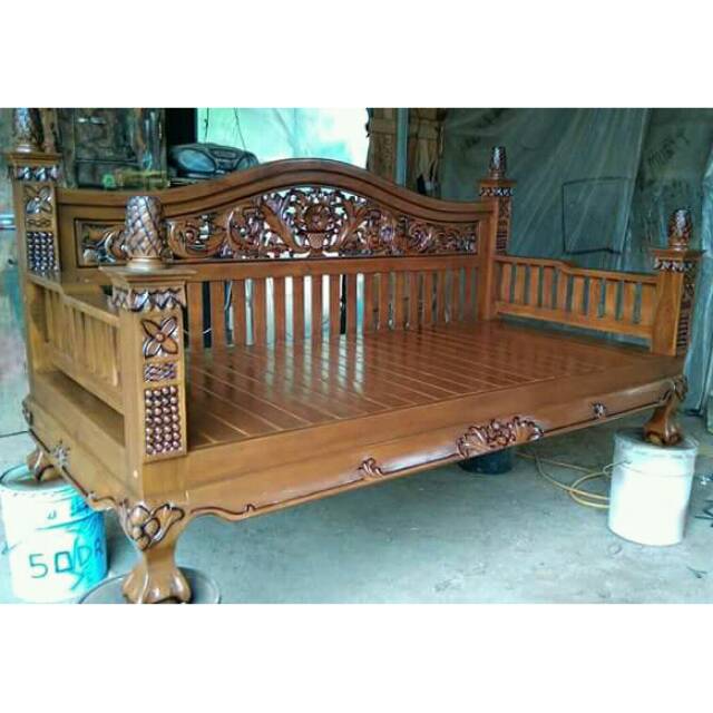 Bale rahwana, bangku jati solid