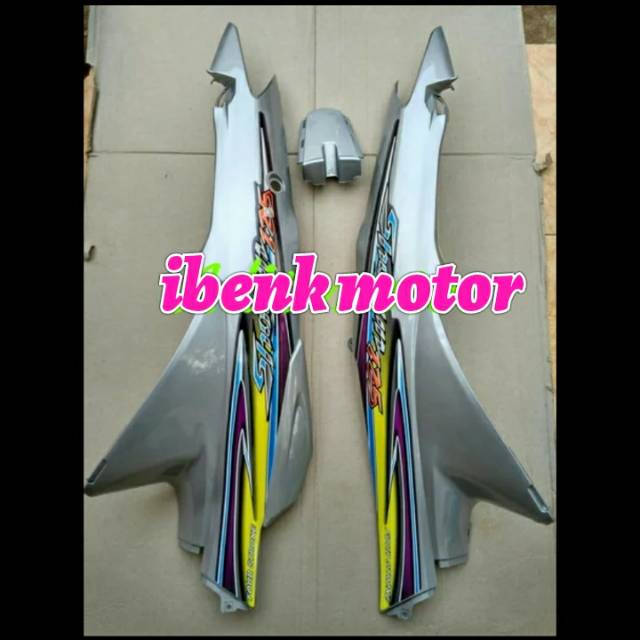 cover body belakang shogun 125 r warna silver