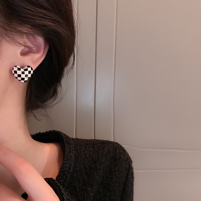 Heart Shape Checkerboard Simple Cute Earrings Sweet Girl Stud Earring Women Fashion Accessories