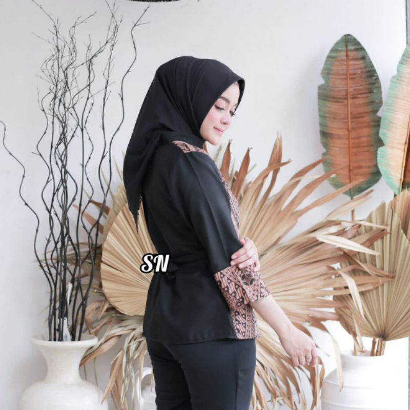 DASTER LOWO JUMBO MAWAR SERUT DEPAN KELELAWAR JUMBO Blouse Batik Kerja Ekslusif Atasan Batik Wanita 