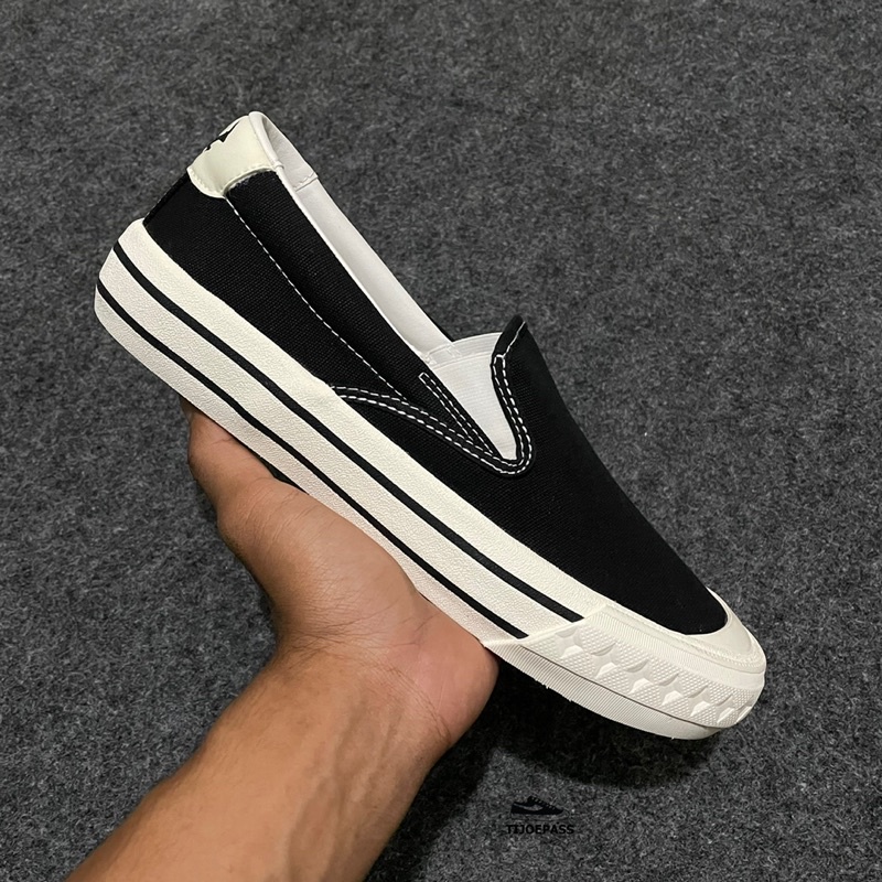 [ORIGINAL] SEPATU COMPASS RETROGRADE SLIP-ON BLACK WHITE