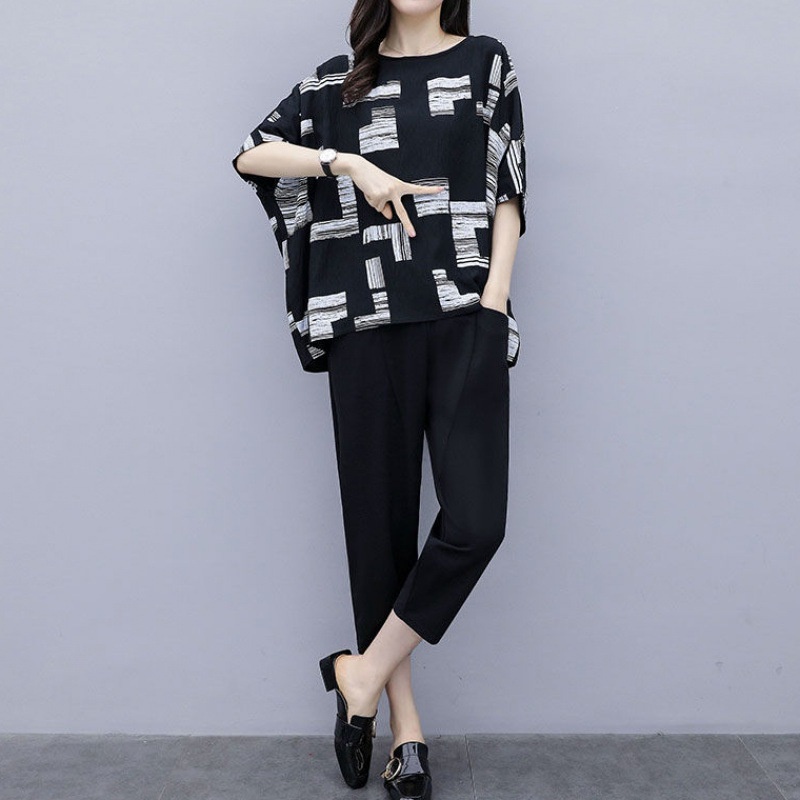 L-5XL Fashion One Set Setelan Wanita Kaos Bunga Printed Longgar Katun Lengan Pendek + Celana Cropped Set Hitam