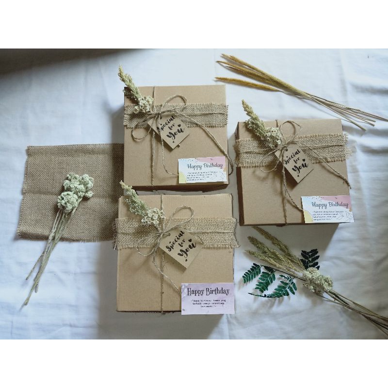 

BOX HAMPERS Paket Lengkap/Box kado /kotak kado