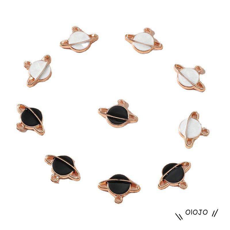 Gelang Liontin Saturnus Bahan Alloy Warna Hitam Putih Untuk Aksesoris Perhiasan