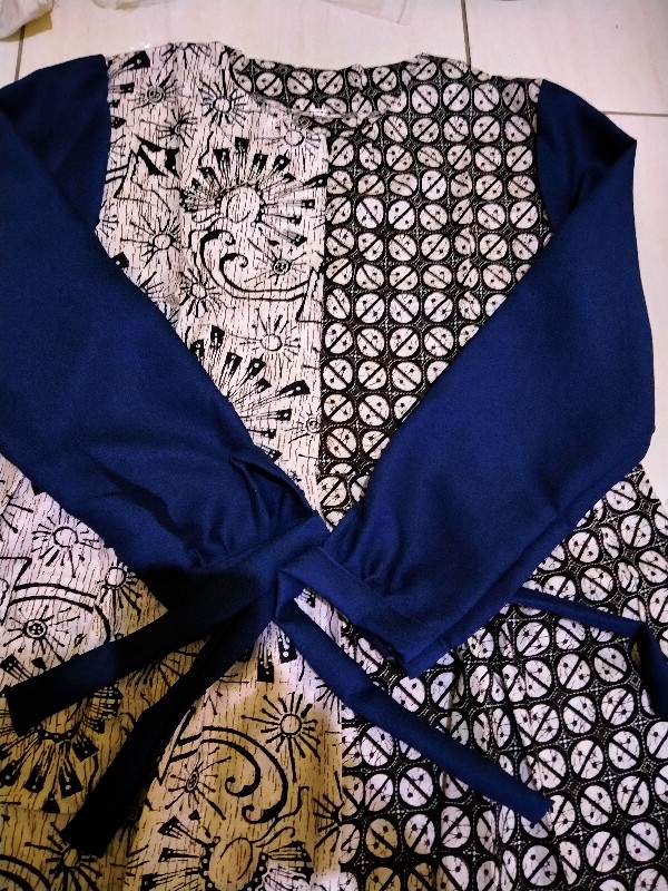Batik Kahuripan Tunik Batik Cap Parang Sendok Navy-atasan Batik Wanita-batik Kantor