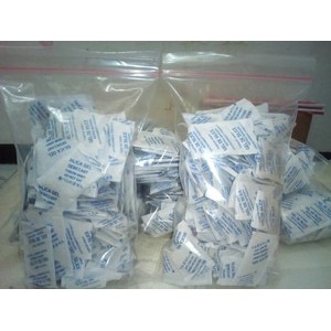 Silica gel alami natural 1 pack isi 100 sachet (Berat Sachet +/- 2G)