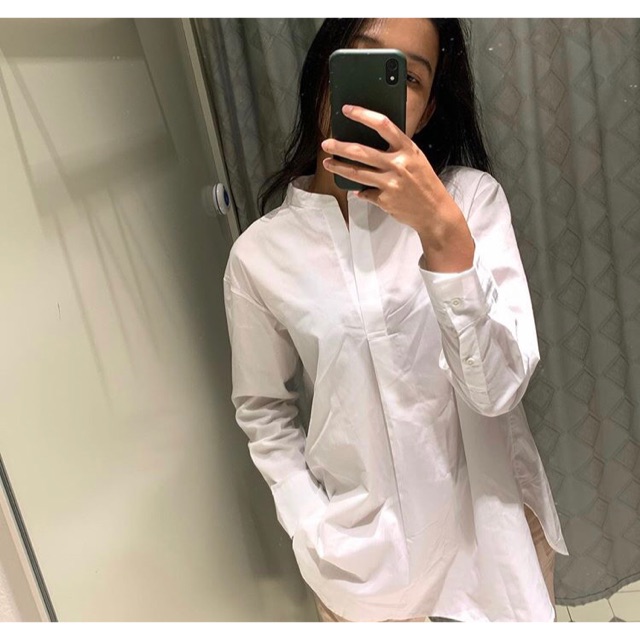 

Uniqlo colour white
