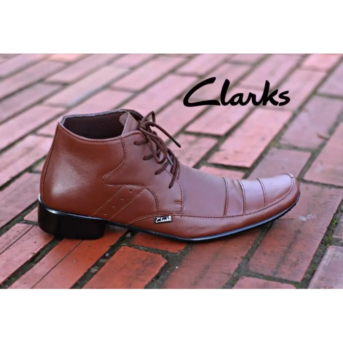 Sepatu Kulit Pria Clarks Racing Brown Boots Casual Kerja Kantor SEPATUPANTOFEL KULIT TERLARIS