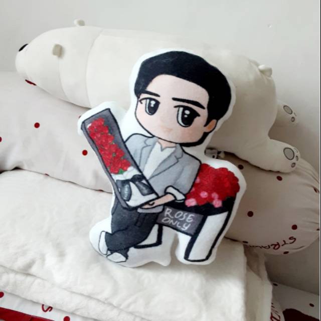 Bantal Karakter Rose Only Xiao Zhan