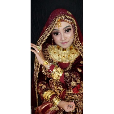 sepasang gaun pengantin india+acc dan satu set baju pengantin pria