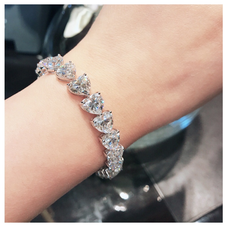 Gelang Bahan Stainless Steel Aksen Berlian Untuk Wanita