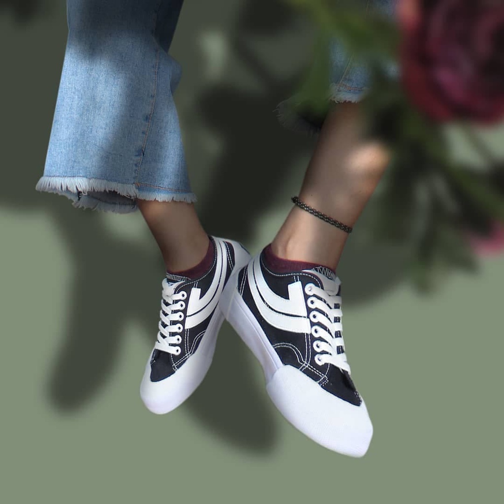 [ORIGINAL] SEPATU JHONSON JONSON JONSHON UNISEX PRIA DAN WANITA SERIES GALAXY LOWCUT BLACK AND WHITE