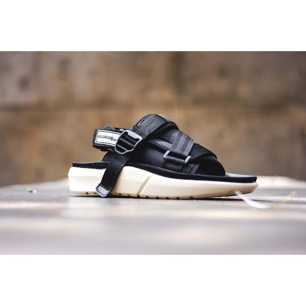 SANDAL KASUAL PRIA VOLKERFOOTWEAR ARTIKEL DRAGON BLACKWHITE