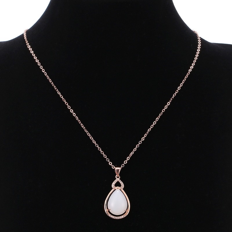 [Ready Stock]Fashion Gold-Plated Inlaid Jade Water Drop Pear-Shaped Pendant Necklace