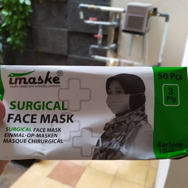 Surgical face mask