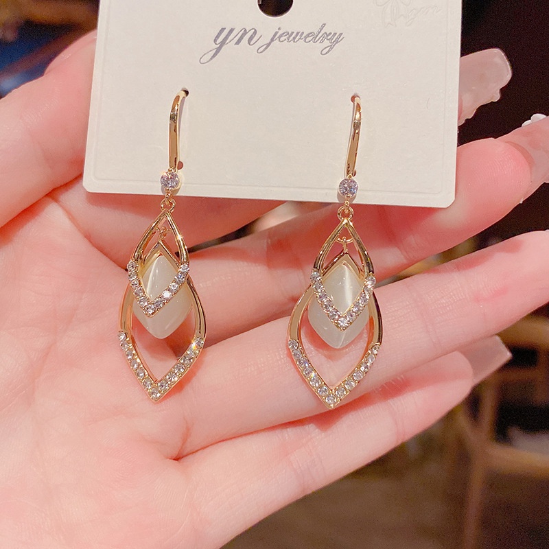 Anting Kait Gantung Temperament Desain Bunga Hias Opal + Kristal Gaya Trendy / Korea / Simple / Retro Untuk Wanita