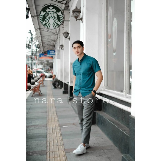 Kemeja Polos Pria Lengan Pendek Basic Biru Tosca Premium