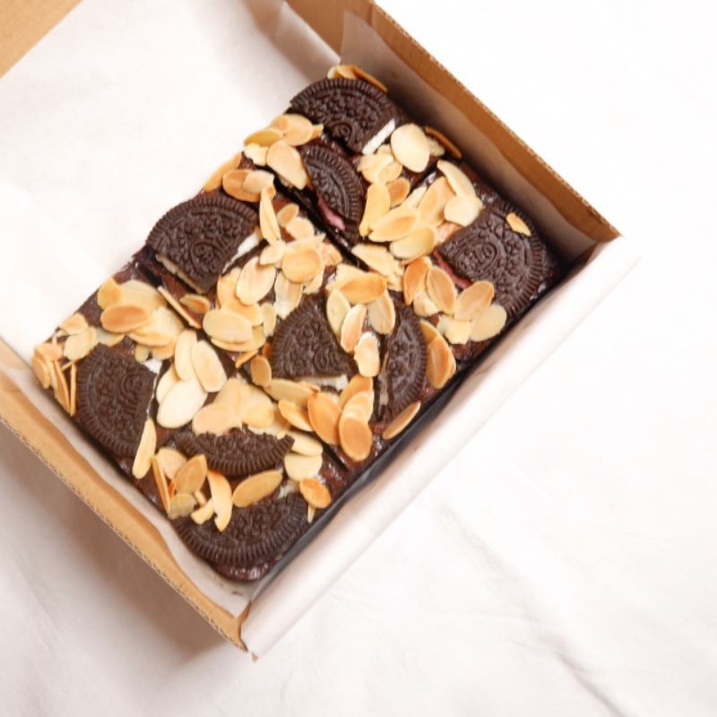 

FUDGY BROWNIES OREO ALMOND | LA COCHURA | BROWNIES PANGGANG