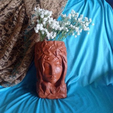 Pot Bunga Terracota Queen, Unik dan Lucu