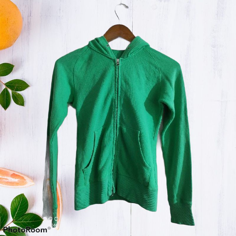 Jaket UNIQLO Second Original / Hoodie UNIQLO Second Original / Jaket UNIQLO Cewek Second Original