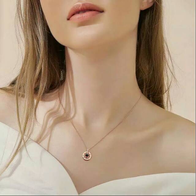 Kalung titanium proyeksi seratus bahasa I love you