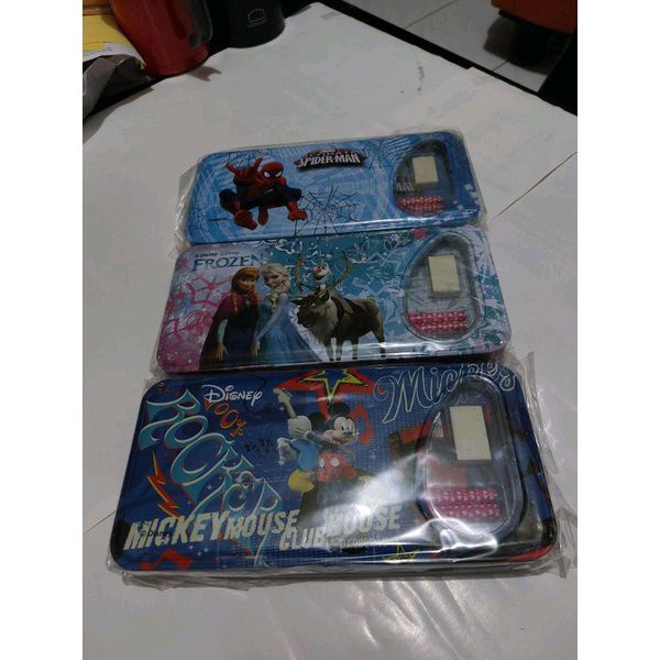 

tempat pensil set kaleng 001