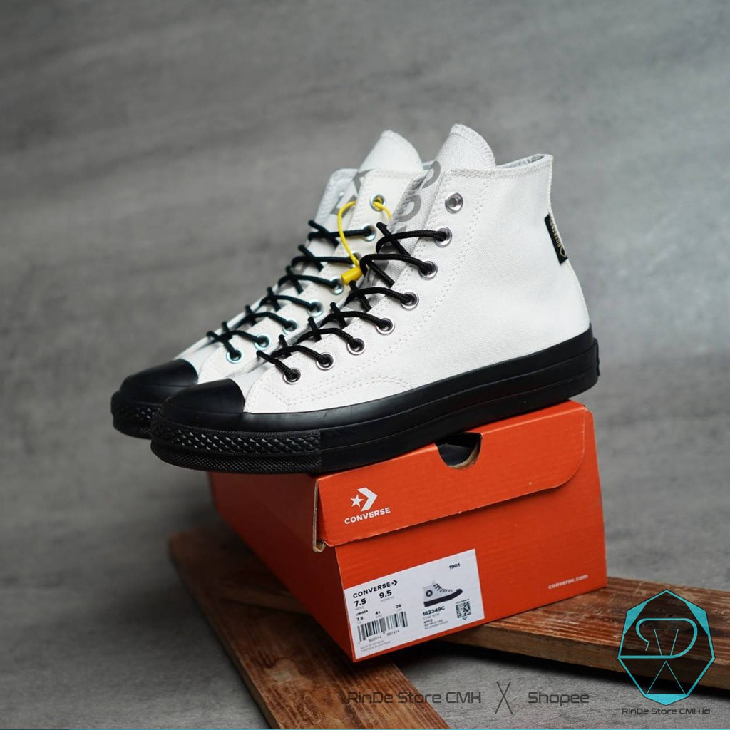 chuck taylor outlet store