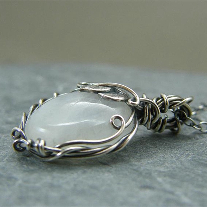 Kalung Sterling Silver 925 Dengan Liontin Moonstone Bentuk Bulan Untuk Wanita