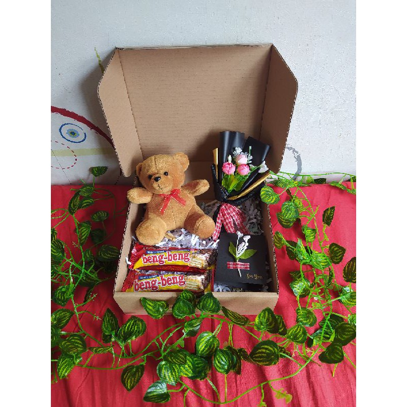 

⚘️KUBINGKIS⚘️ Box Hadiah Boneka / Hampers Ulang Tahun / Hampers Wisuda