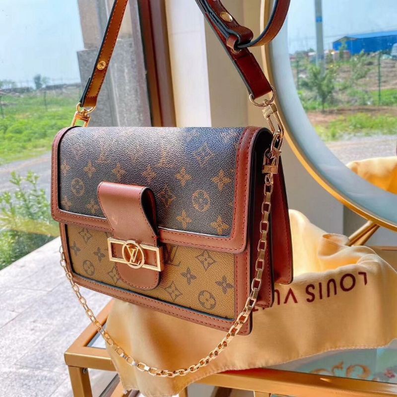Tas Selempang LV Dauphine