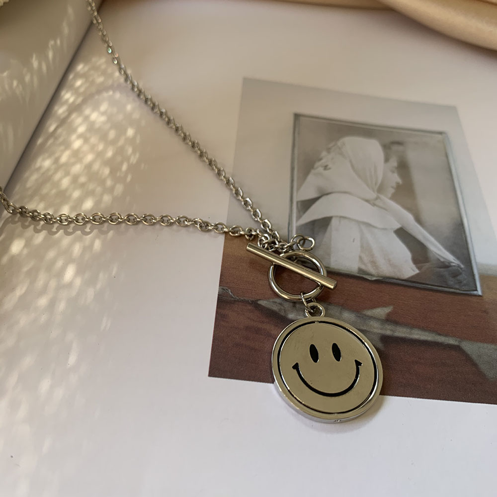 【COD Tangding】Double Side Smile Sad Face Rotating Pendant Simple Couple Retro Personality Hip-hop Necklace Chain Fashion Accessories