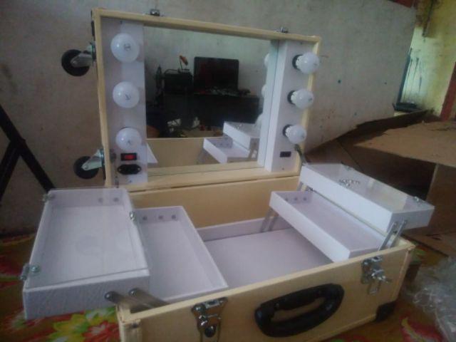 Beautycase Ukuran 50 Cm Dengan Tutup Rak Akrilik