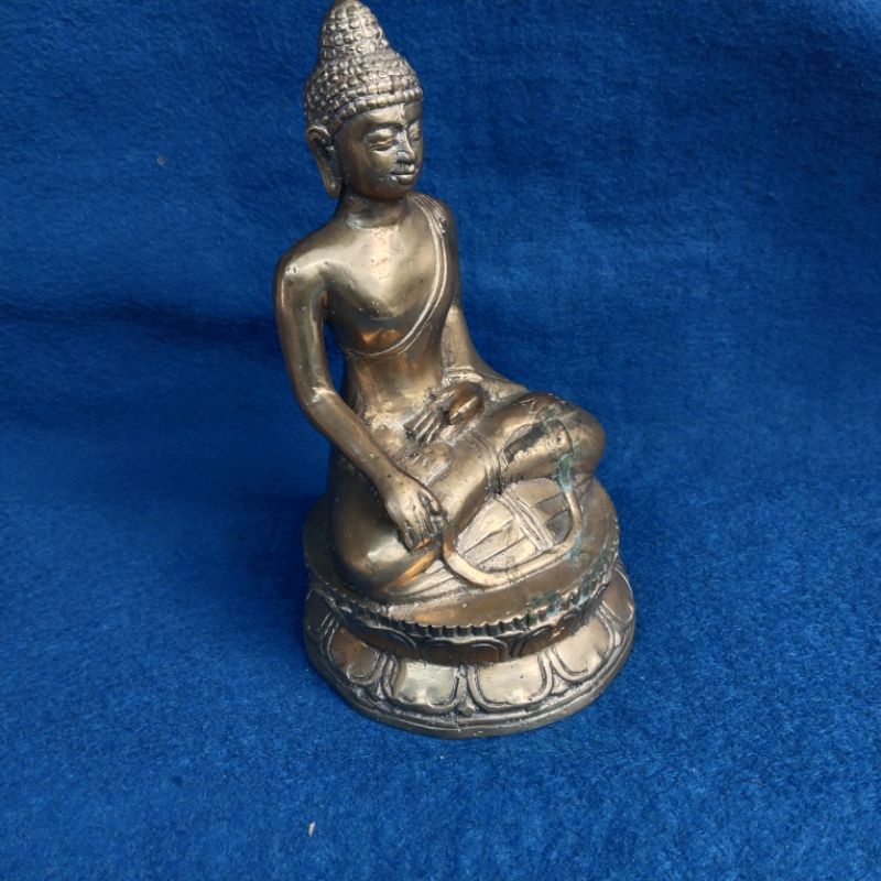 PATUNG BUDHA KUNINGAN