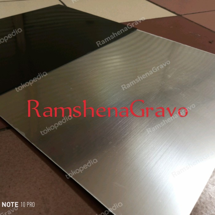 

Berkualitas Gravoply Silver Hairline / Bahan Name Tag /40Cm X 60Cm Tebal 1.5Mm Limited