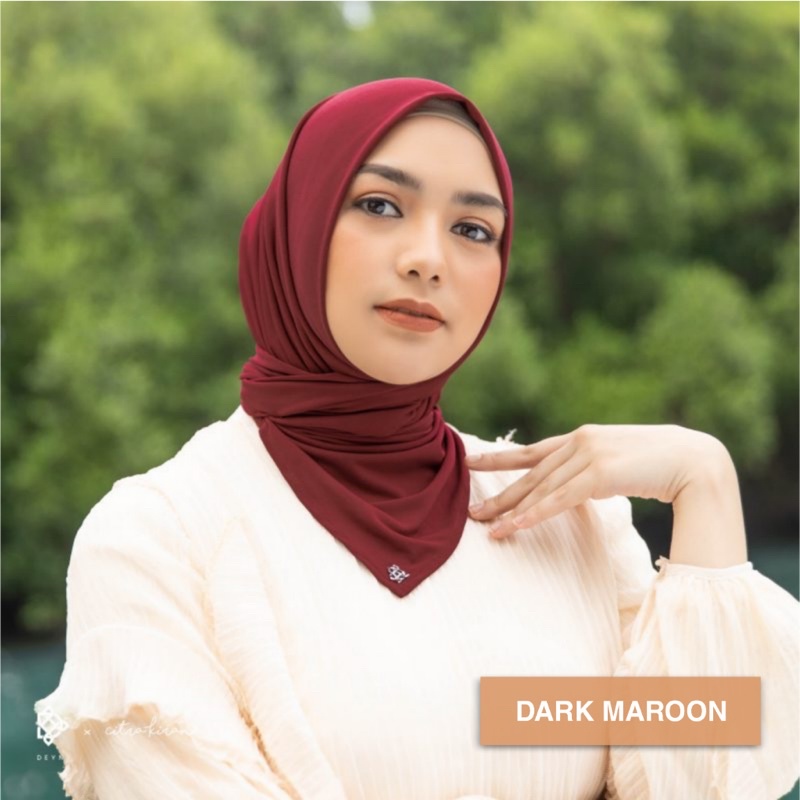 Kirana instant scarf by deyn scarf-Darkmaroon