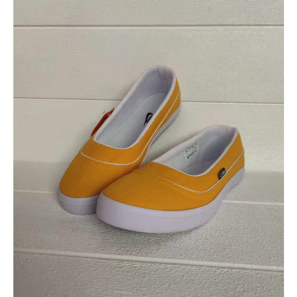 SEPATU WANITA SLIP ON TERBARU 05 KUNING PUTIH.SEPATU FLAT.SEPATU SLIP ON WANITA.SEPATU KERJA