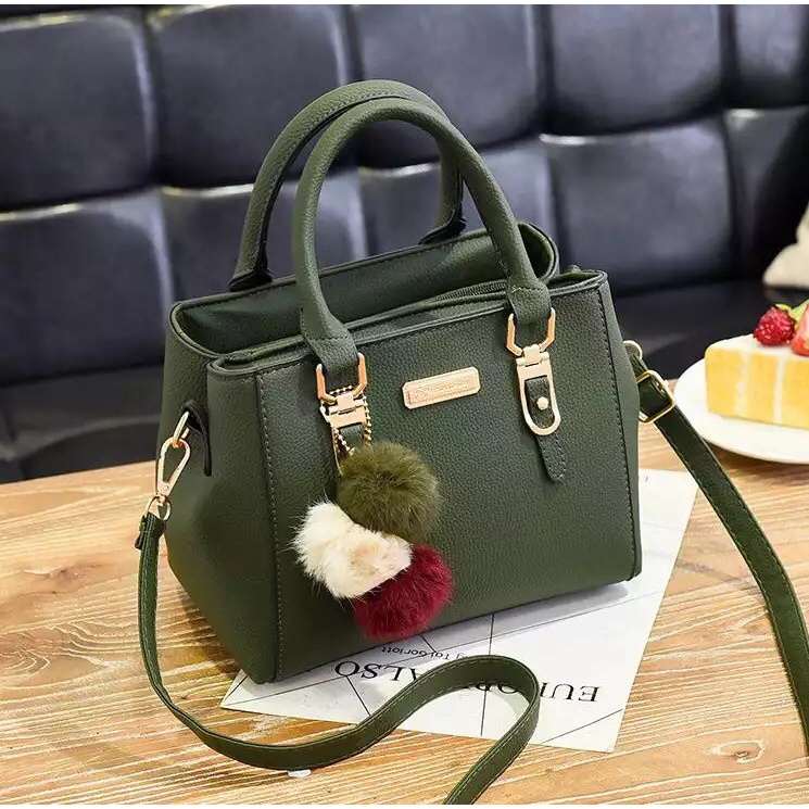 Top Hanle Bag terbaru 2022/ Tas selempang wanita terbaru kekinian/ tas selempang wanita import ori/ tas selempang wanita import terbaru/ tas selempang wanita import batam/ tas selempang wanita kondangan/ tas kondangan/ tas mewah murah/ tas ibu ibu