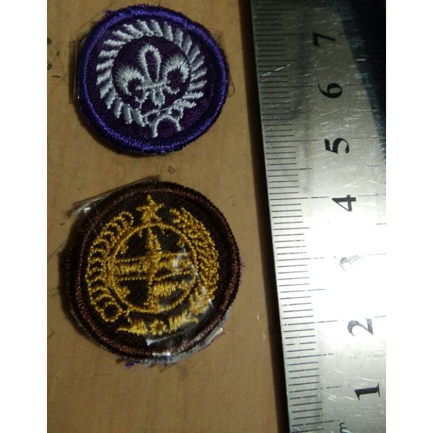 GROSIR 58 SET 116 BUAH LAMBANG KERAH BAJU PRAMUKA CEWEK BULAT UNGU COKLAT BORDIR BET PANDU TUNAS PEL
