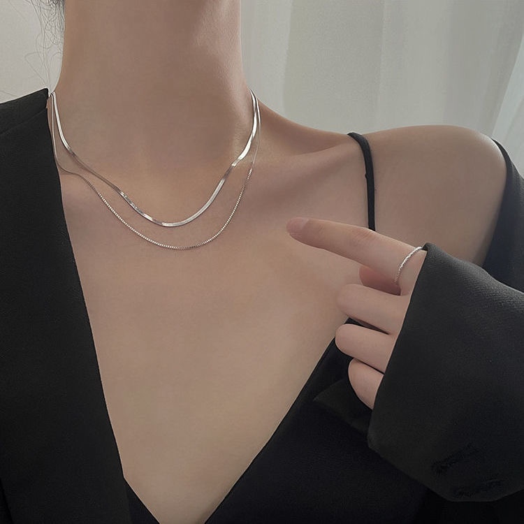 Kalung Choker Multilayer Dengan Liontin Kupu-Kupu Aksen Kristal Mutiara