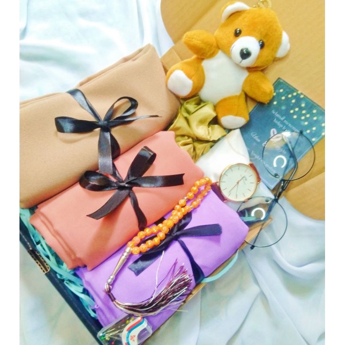 

❤️ TERLENGKAP ❤️ HAMPERS HIJAB,BONEKA,JAM TANGAN, AKSESORIS WANITA,KADO ULANG TAHUN WANITA