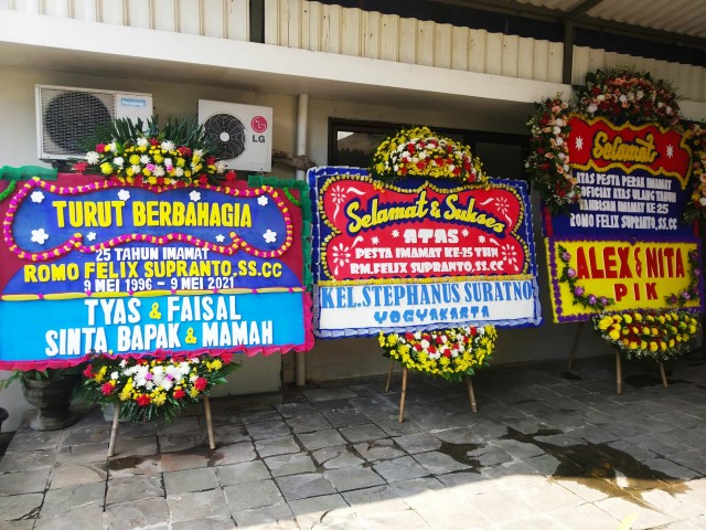 Karangan Bunga Papan Bunga Opening Wedding  Ukuran 2m X 1,25m