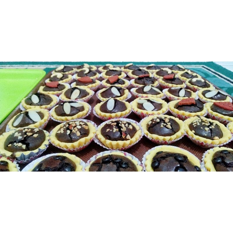 

pie brownies 1 box isi 16pcs