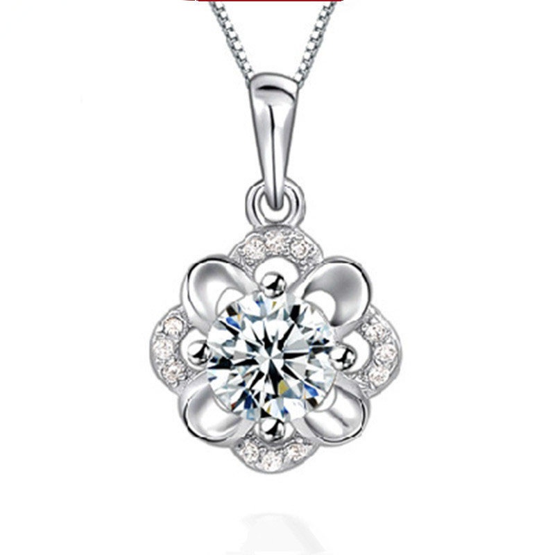 [Ready Stock]Fashion Simple Elegant Silver Plated Flower Diamond Pendant Necklace