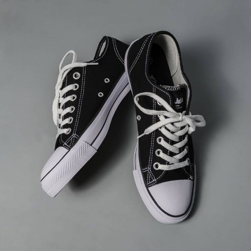 Sepatu Johnson Basic Original Sneakers Johnson basic black white original