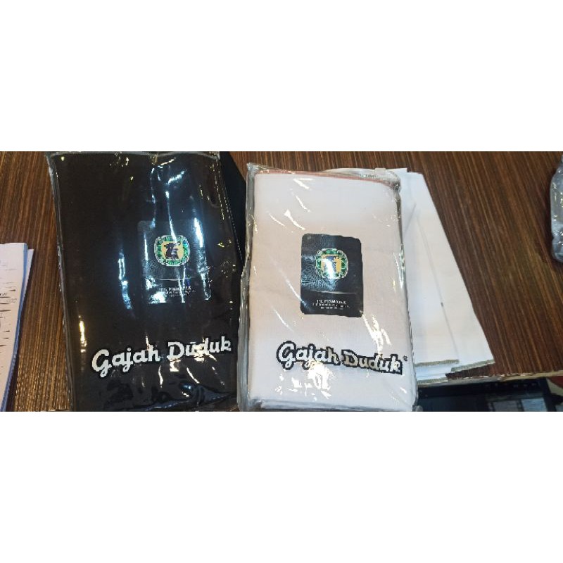 Sarung Gajah Duduk Polos Hitam & Putih