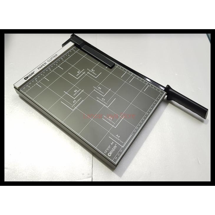 

Alat Pemotong Kertas / Paper Cutter Origin A4 Kode 1106
