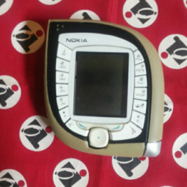 Di jual nokia 7600 ( daun )