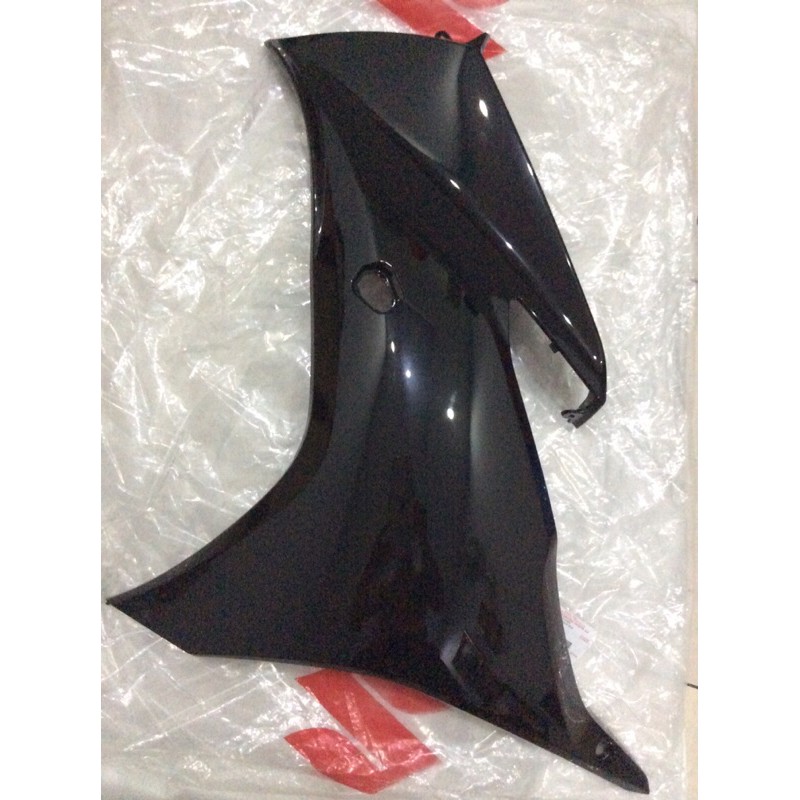 Fairing Kiri atas Suzuki GSX R dan S 150 Hitam Glossy