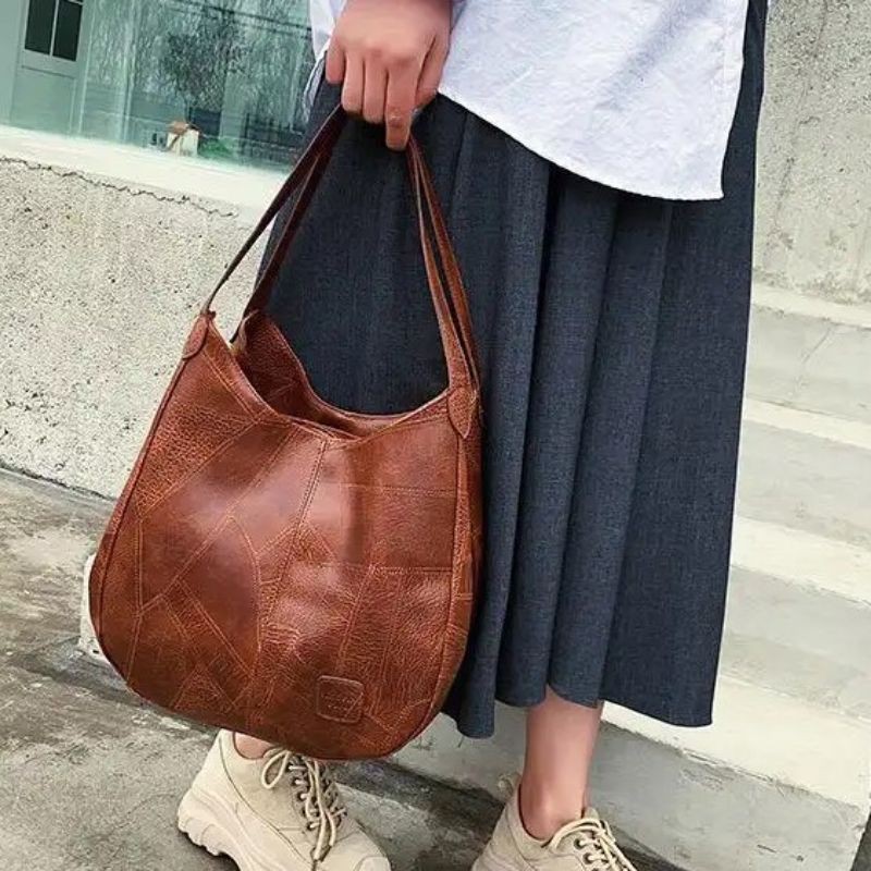 

Kode ELJ 5310IDR : 140 rbBahan : Kulit PUukuran: 25 x 23 x 9 cm